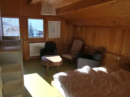 Appartement typique 75m², 2 chambres, balcon, face au télésiège, parking, proche front de neige. - Photo 8