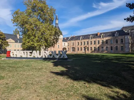 Appartement de Charme au Parc Balsan - Châteauroux, Près Centre Aquatique et Loisir - Photo 25