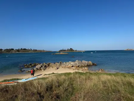 Villa lumineuse 4 étoiles, 50m de la plage, jardin clos, tranquillité à Trégastel - Photo 12