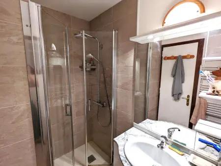 Appartement 6 pers, proche pistes, terrasse et parking inclus à La Clusaz - Photo 7