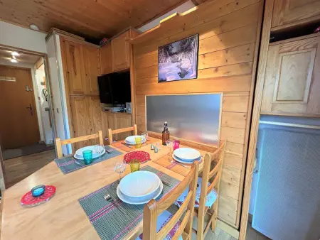 Studio 4 pers, proximité commerces et pistes, parking, terrasse Ouest, piscine l'été - Méribel - Photo 9