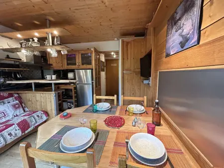 Studio 4 pers, proximité commerces et pistes, parking, terrasse Ouest, piscine l'été - Méribel - Photo 11