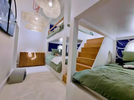 Grande Maison Bourgeoise avec Cour Privative, 5 Chambres, WiFi, Proche Commerces et Nature - Photo 2