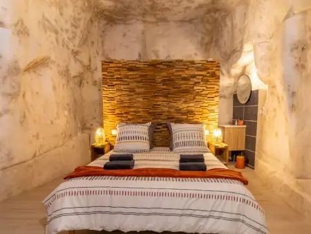 Gîte troglodyte unique avec jacuzzi, billard et jardin, près de Doué La Fontaine et Saumur - Photo 2