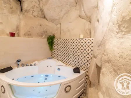 Gîte troglodyte unique avec jacuzzi, billard et jardin, près de Doué La Fontaine et Saumur - Photo 15