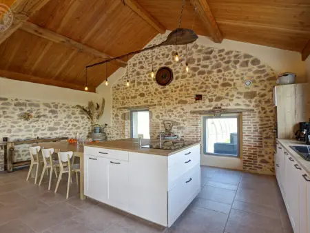 Maison de charme rénovée avec piscine chauffée - Photo 9