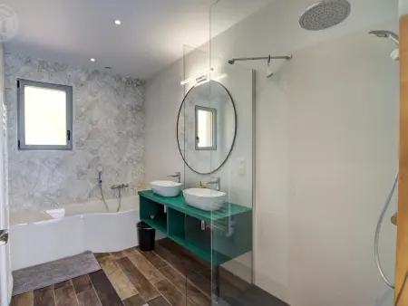 Maison de charme rénovée avec piscine chauffée - Photo 35