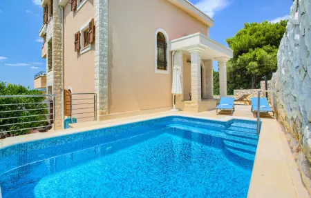 Villa Mustra, Maison 10 personnes à Okrug Donji - Photo 1