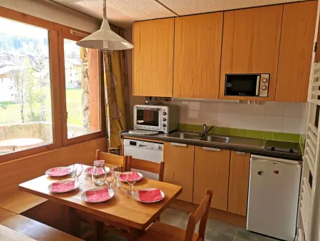 Studio divisible pour 4, proche ESF et commerces, TV, lave-vaisselle, lave-linge - Photo 4