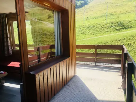 Appartement cosy 2P, skis aux pieds, balcon spacieux, proche ESF et commerces, hameau Mottet - Photo 4