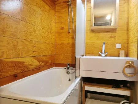 Douillet studio 2 étoiles, proche pistes, balcon et cuisine équipée - Photo 3