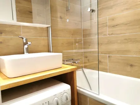 Appartement rénové, 3 pièces, skis aux pieds, proche centre, 7 pers., terrasse pistes - Photo 3