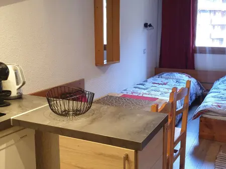 Studio divisible rénové, 2 étoiles, proche pistes et commerces, balcon, animaux admis - Photo 3