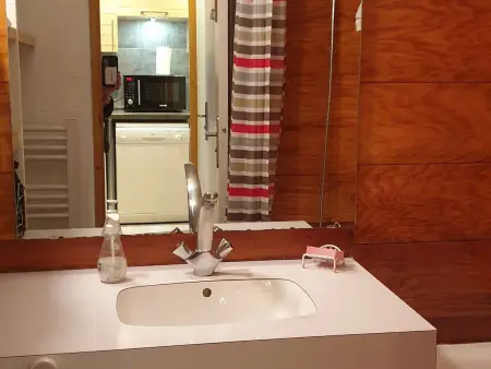 Studio divisible rénové, 2 étoiles, proche pistes et commerces, balcon, animaux admis - Photo 6