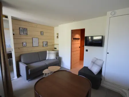 Studio rénové au pied des pistes avec balcon et cuisine équipée - Photo 2