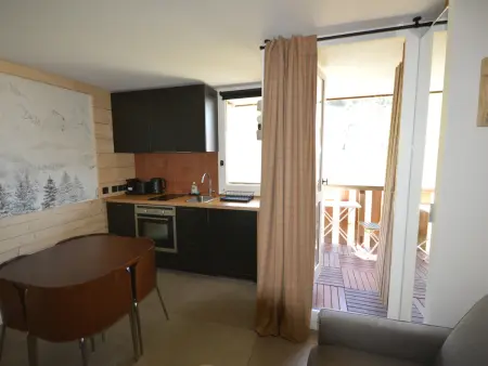 Studio rénové au pied des pistes avec balcon et cuisine équipée - Photo 5
