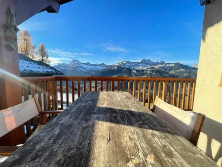 Appartement savoyard proche pistes, balcon, parking couvert - Photo 1