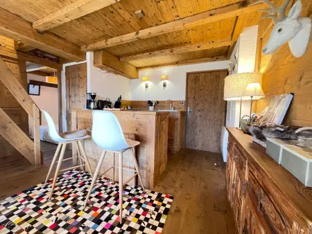 Appartement savoyard proche pistes, balcon, parking couvert - Photo 3