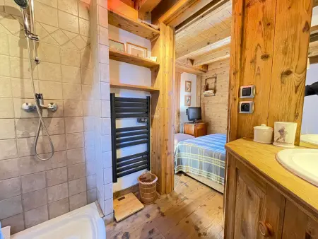 Appartement savoyard proche pistes, balcon, parking couvert - Photo 6
