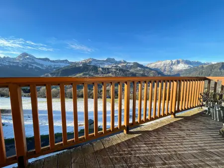 Appartement savoyard proche pistes, balcon, parking couvert - Photo 9