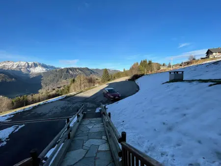 Appartement savoyard proche pistes, balcon, parking couvert - Photo 17