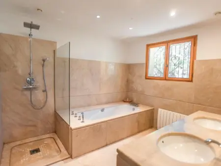 La grande Sorgues, Villa de plain-pied avec jardin clos et piscine - Photo 4
