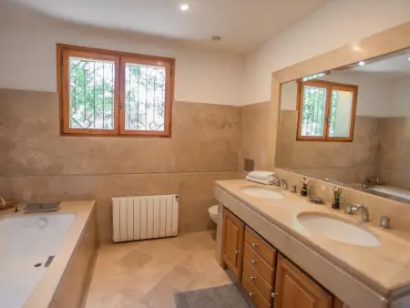 La grande Sorgues, Villa de plain-pied avec jardin clos et piscine - Photo 15