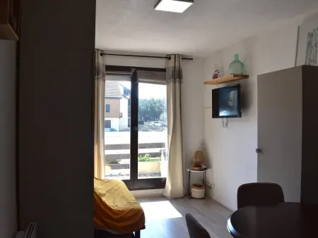 Studio cabine rénové 4 pers avec jardinet et accès parking – cœur de station - Photo 2