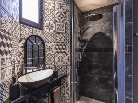 T2 rénové et cosy face aux thermes avec cour privative et équipements modernes - Photo 10