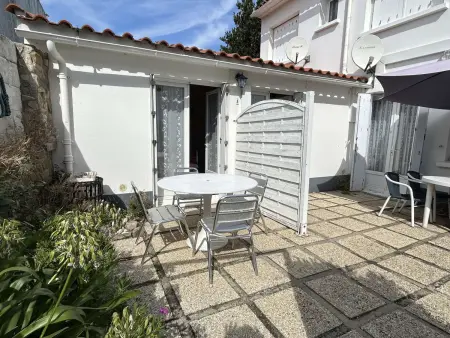 Maison près du port, avec cour, terrasse équipée, à 400m de la plage - Photo 1