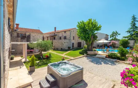 Villa Manovel, Maison 8 personnes à Visnjan - Photo 1