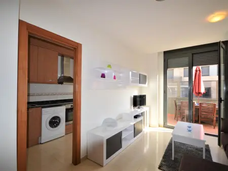Appartement Rez-de-Chaussée avec Jardin, Piscine, et Climatisation, Idéal pour Familles - Photo 2
