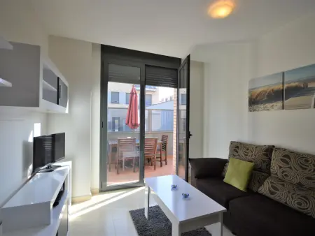Appartement Rez-de-Chaussée avec Jardin, Piscine, et Climatisation, Idéal pour Familles - Photo 3