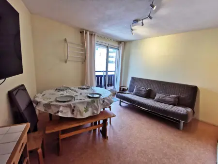 2 Pièces, skis aux pieds, proche commerces avec balcon. Capacité 6 pers, animaux non admis - Photo 2