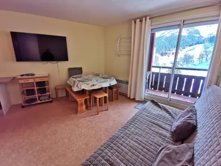 2 Pièces, skis aux pieds, proche commerces avec balcon. Capacité 6 pers, animaux non admis - Photo 7