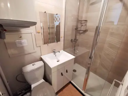 2 Pièces, skis aux pieds, proche commerces avec balcon. Capacité 6 pers, animaux non admis - Photo 12