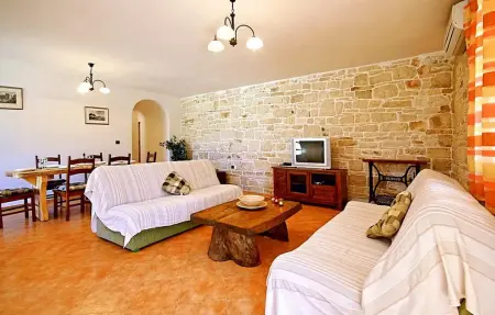 Villa David, Maison 8 personnes à Tinjan - Photo 1