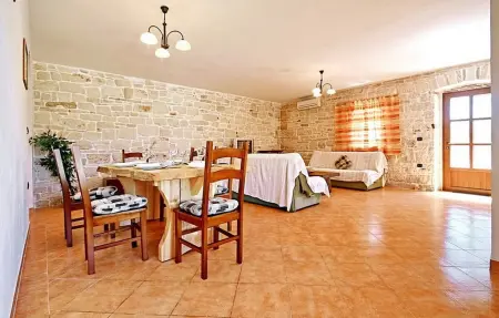 Villa David, Maison 8 personnes à Tinjan - Photo 15