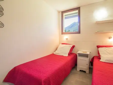 Grand appartement 4 chambres, proche centre et pistes, parking privatif - Photo 3