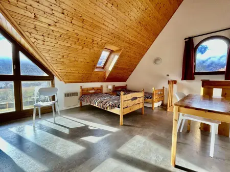 Grand appartement 4 chambres, proche centre et pistes, parking privatif - Photo 6