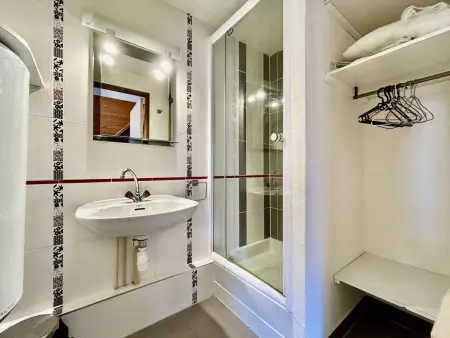 Grand appartement 4 chambres, proche centre et pistes, parking privatif - Photo 10