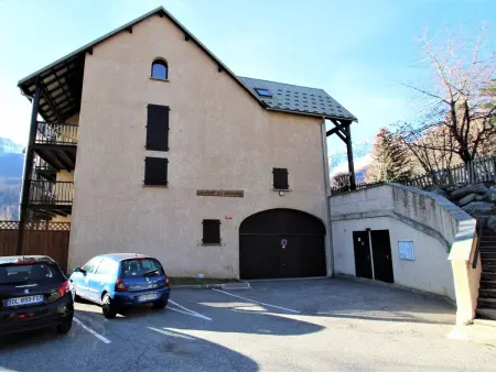 Grand appartement 4 chambres, proche centre et pistes, parking privatif - Photo 14