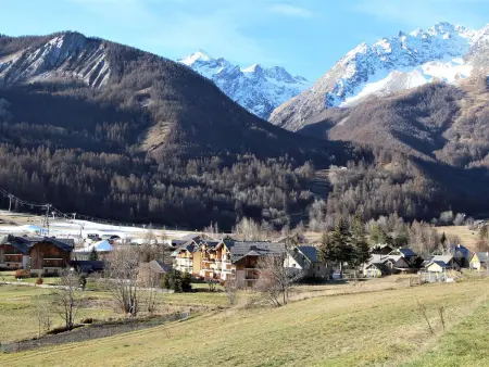 Grand appartement 4 chambres, proche centre et pistes, parking privatif - Photo 17