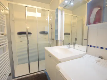 Charmant appartement proche du lac avec Wi-Fi et parking à Évian-les-Bains - Photo 6