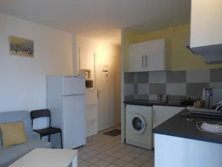Charmant T2 avec Balcon et Parking à 800m de la Plage - St Pierre la Mer - Photo 3