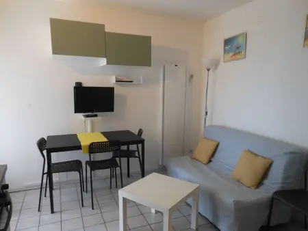 Charmant T2 avec Balcon et Parking à 800m de la Plage - St Pierre la Mer - Photo 4