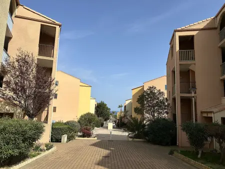 Charmant T2 avec Balcon et Parking à 800m de la Plage - St Pierre la Mer - Photo 13