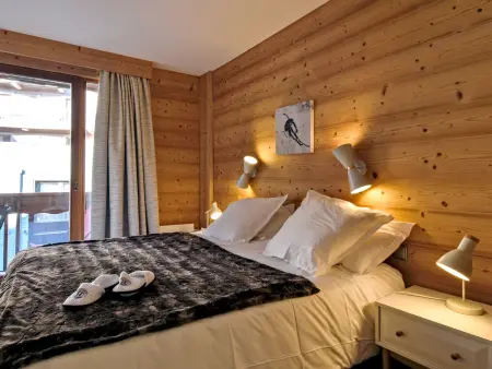 Luxueux Appartement 2 Chambres au Cœur de Courchevel 1850, Balcon, Parking et Services Inclus - Photo 1