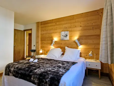 Luxueux Appartement 2 Chambres au Cœur de Courchevel 1850, Balcon, Parking et Services Inclus - Photo 7