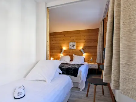 Luxueux Appartement 2 Chambres au Cœur de Courchevel 1850, Balcon, Parking et Services Inclus - Photo 8